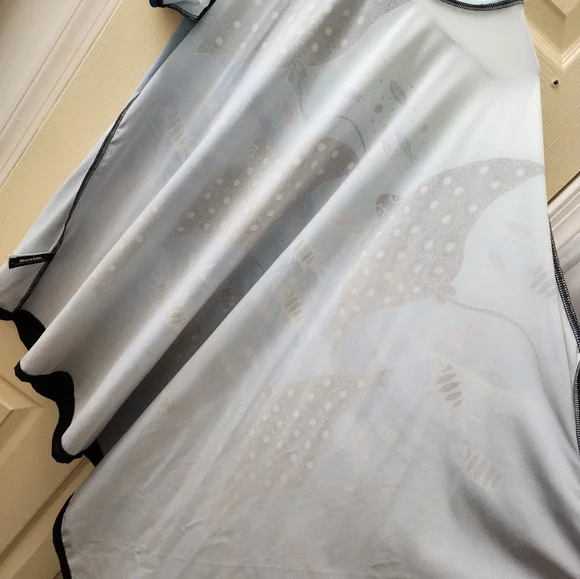 Spotted Manta Rays Super Drape Top - Picture 8 of 9